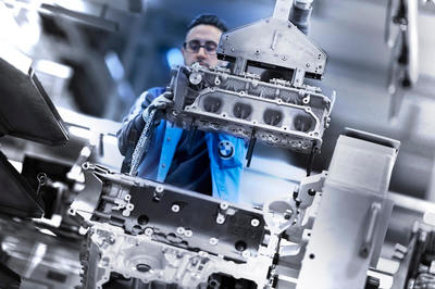 来看看BMW 8系V8引擎的组装(内有影片)